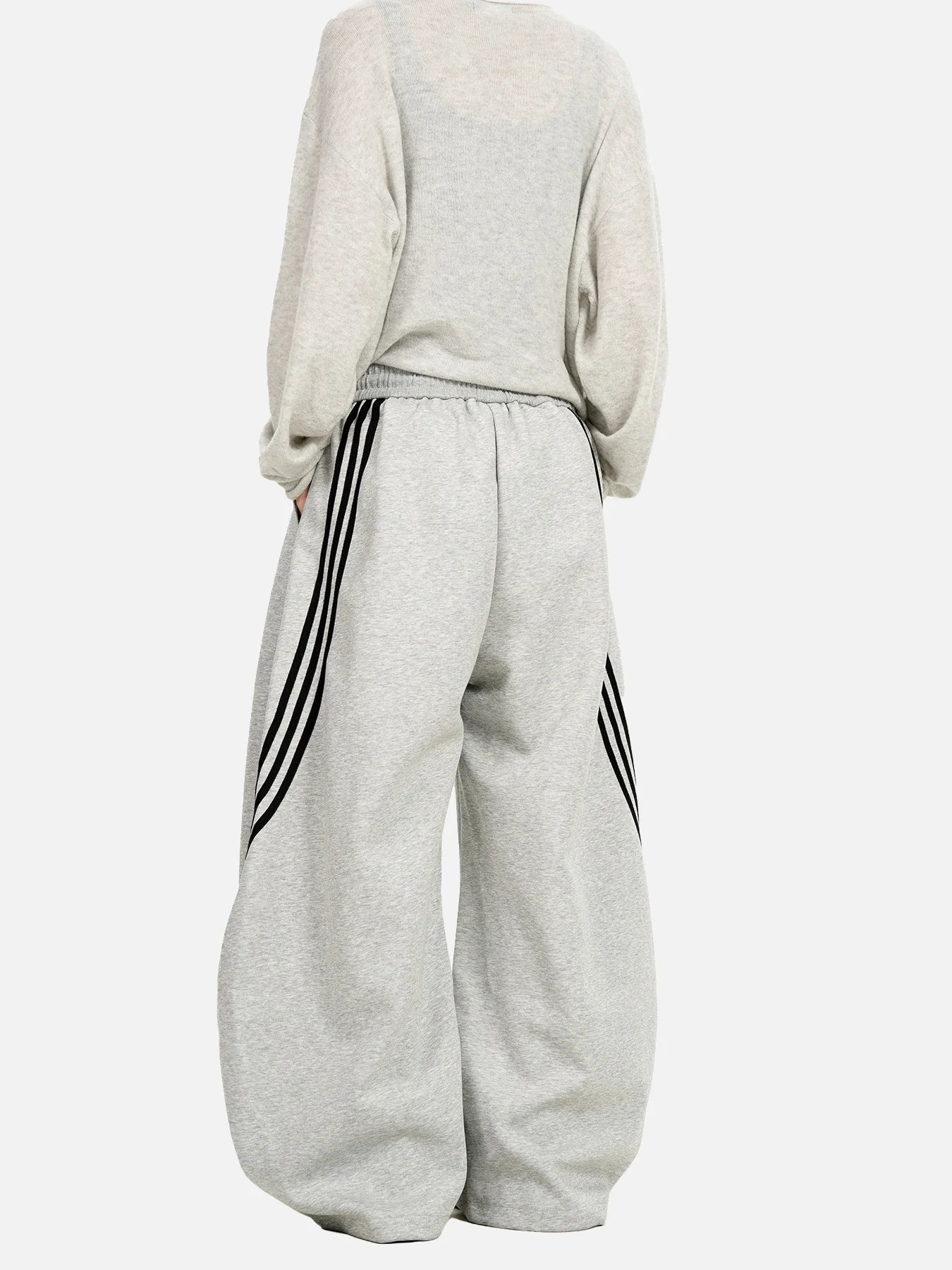 BOLD WIDE-LEG CARGO PANTS IN BLACK OR WHITE